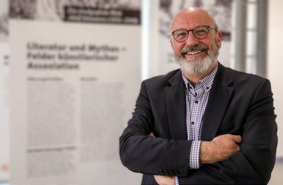 Vortrag: Dr. Norbert Göttler - Bairisch – ein Buch mit sieben Siegeln? (Bild für) Vortrag: Dr. Norbert Göttler - Bairisch – ein Buch mit sieben Siegeln?